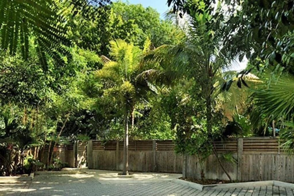 Duval Street Suite W Parking And Pool Key West Eksteriør bilde